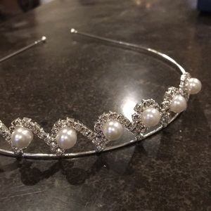 Stunning pearl and diamond headband/ Tierra